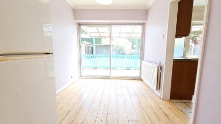 3 bedroom Detached house for sale in Bedford Avenue