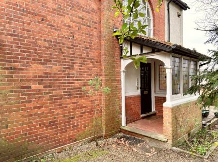 2 bedroom Flat to let in Upper Gordon Road, Camberley