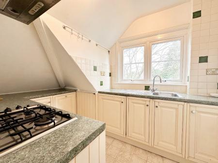 2 bedroom Flat to let in Upper Gordon Road, Camberley