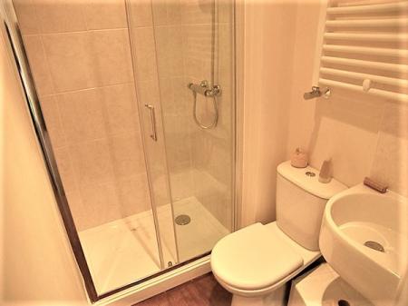 1 bedroom Studio flat to let in Star Post Road, Camberley