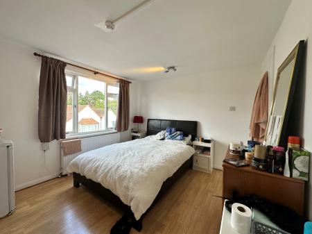 1 bedroom House share to let in Farnborough Road, Farnborough