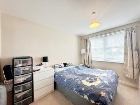 2 bedroom Flat for sale in Heathcote Road