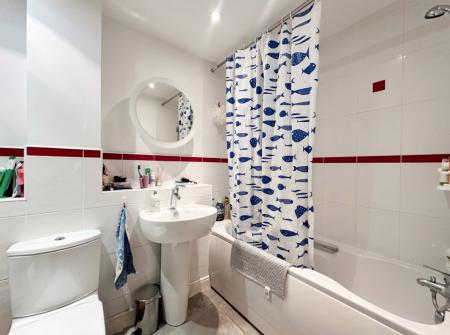 2 bedroom Flat for sale in Heathcote Road