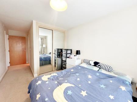 2 bedroom Flat for sale in Heathcote Road