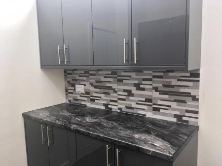 2 bedroom Flat to let in Reading Road, Yateley, GU46