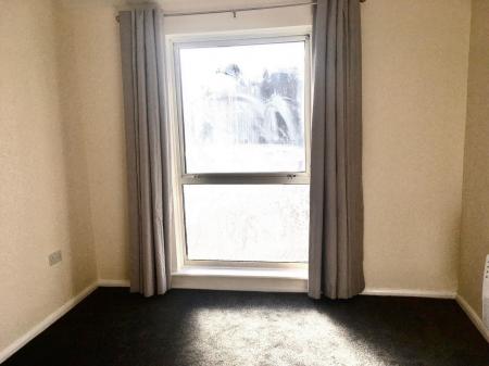 2 bedroom Flat to let in Reading Road, Yateley, GU46