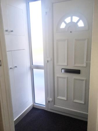 2 bedroom Flat to let in Reading Road, Yateley, GU46
