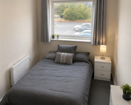 2 bedroom Flat to let in Reading Road, Yateley, GU46