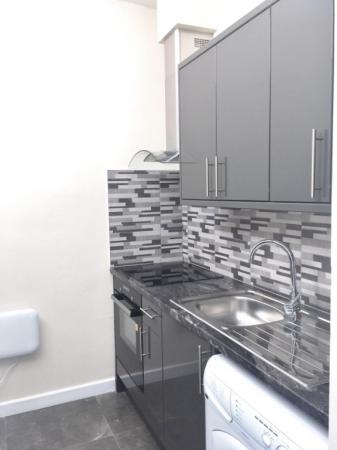 2 bedroom Flat to let in Reading Road, Yateley, GU46