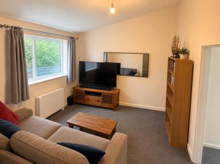 2 bedroom Flat to let in Reading Road, Yateley, GU46