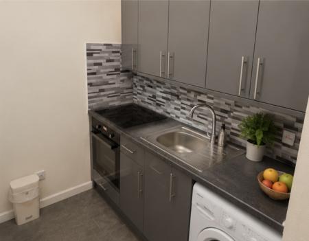 2 bedroom Flat to let in Reading Road, Yateley, GU46