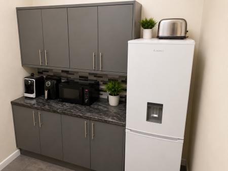 2 bedroom Flat to let in Reading Road, Yateley, GU46