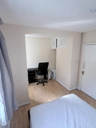 1 bedroom House share to let in Farnborough Road, Farnborough