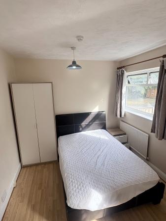 1 bedroom House share to let in Farnborough Road, Farnborough