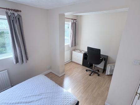 1 bedroom House share to let in Farnborough Road, Farnborough