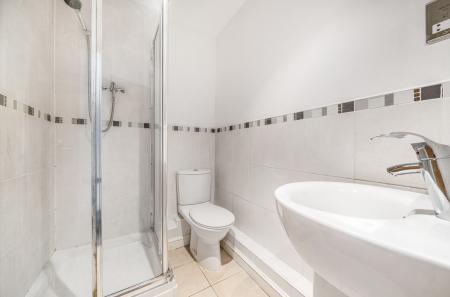 2 bedroom Flat to let in Elmhurst Court