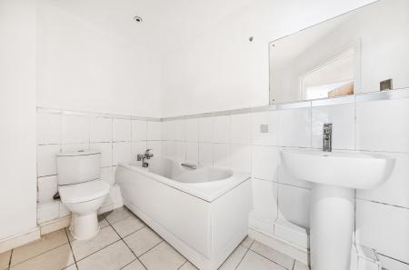 2 bedroom Flat to let in Elmhurst Court