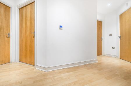 2 bedroom Flat to let in Elmhurst Court