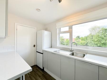 2 bedroom Flat for sale in Church Road, Frimley