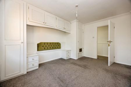 2 bedroom Flat for sale in Church Road, Frimley