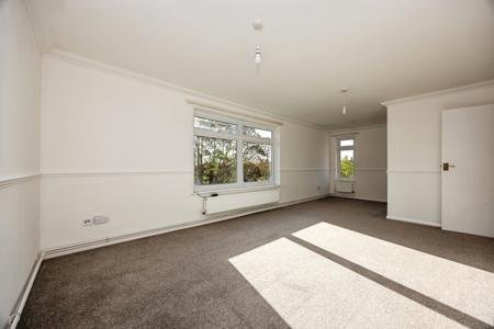 2 bedroom Flat for sale in Church Road, Frimley