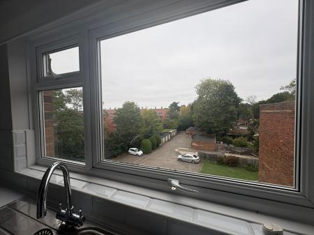 2 bedroom Flat for sale in Church Road, Frimley