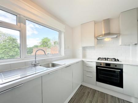 2 bedroom Flat for sale in Church Road, Frimley