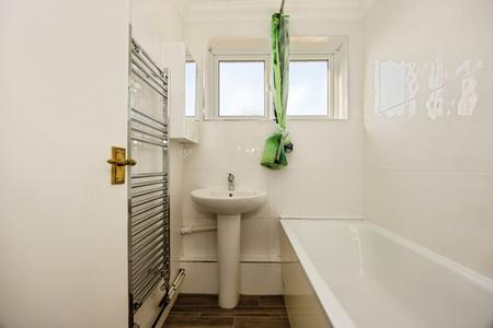 2 bedroom Flat for sale in Church Road, Frimley