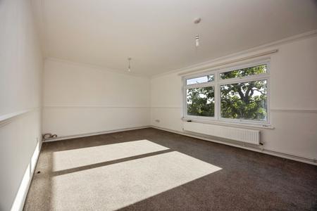 2 bedroom Flat for sale in Church Road, Frimley