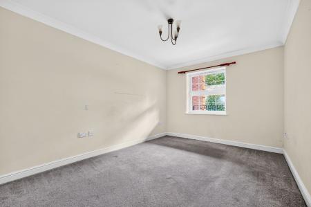 2 bedroom Flat to let in Dorchester Court, Camberley