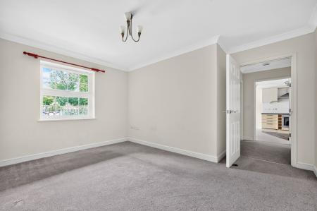 2 bedroom Flat to let in Dorchester Court, Camberley