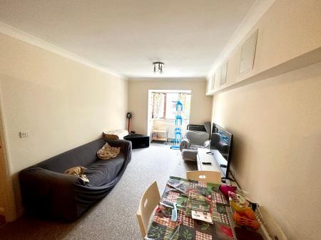 2 bedroom Flat to let in Queens Court, St Margarets Square, Cambridge, CB1