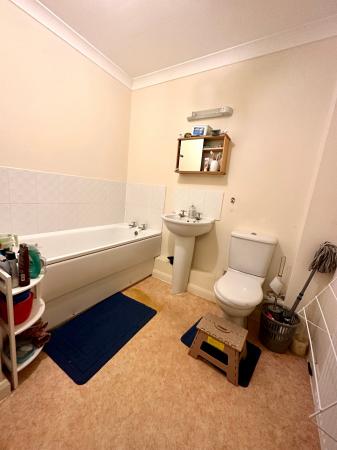 2 bedroom Flat to let in Queens Court, St Margarets Square, Cambridge, CB1