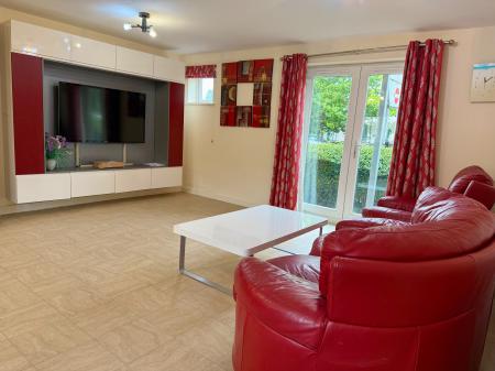 2 bedroom Flat for sale in Sweetpea Way, Orchard Park, Cambridge, CB4