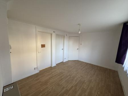 1 bedroom Flat to let in Carlton Way, Cambridge, CB4