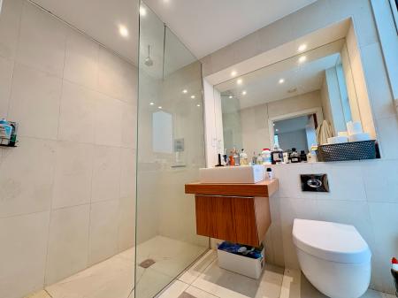 2 bedroom Flat for sale in Kingfisher Way, Cambridge, CB2