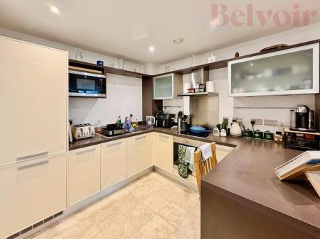 2 bedroom Flat for sale in Kingfisher Way, Cambridge, CB2