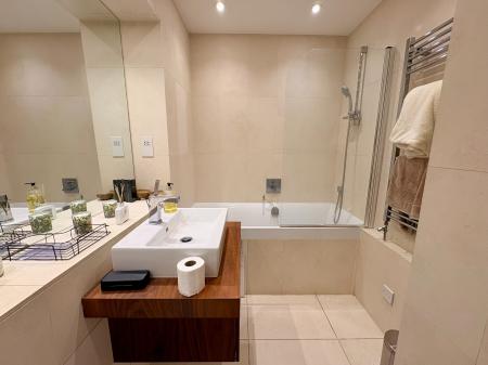 2 bedroom Flat for sale in Kingfisher Way, Cambridge, CB2