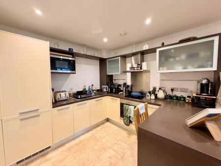 2 bedroom Flat for sale in Kingfisher Way, Cambridge, CB2