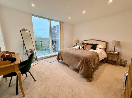 2 bedroom Flat for sale in Kingfisher Way, Cambridge, CB2
