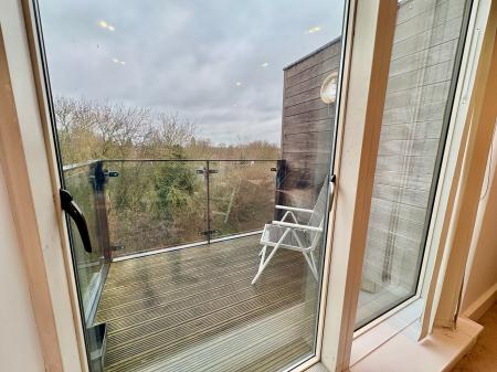 2 bedroom Flat for sale in Kingfisher Way, Cambridge, CB2