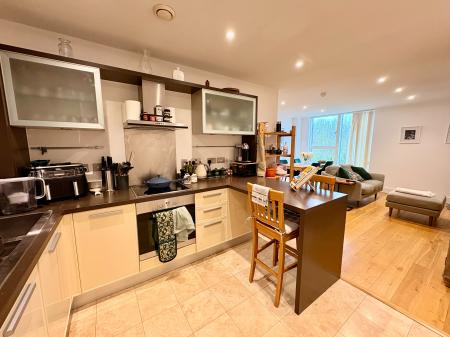 2 bedroom Flat for sale in Kingfisher Way, Cambridge, CB2