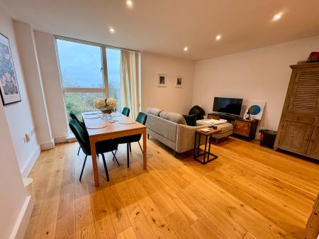 2 bedroom Flat for sale in Kingfisher Way, Cambridge, CB2