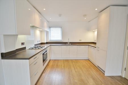 2 bedroom Flat to let in Glenalmond Avenue, Cambridge, CB2