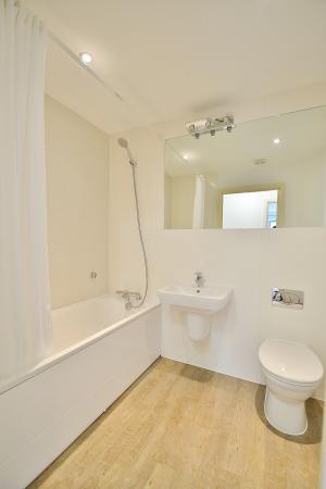 2 bedroom Flat to let in Glenalmond Avenue, Cambridge, CB2