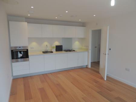 2 bedroom Flat to let in Glenalmond Avenue, Cambridge, CB2