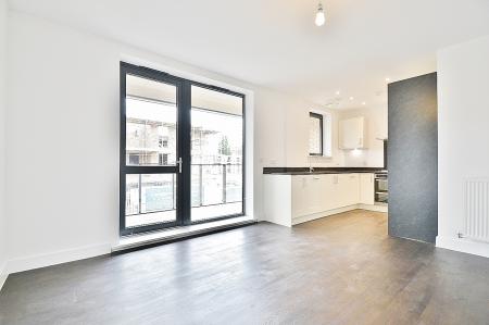 2 bedroom Flat to let in Ellis Road, Trumpington, CB2