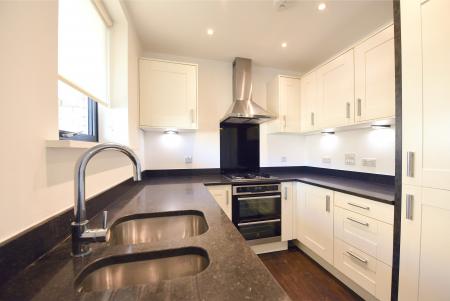 2 bedroom Flat to let in Ellis Road, Trumpington, CB2