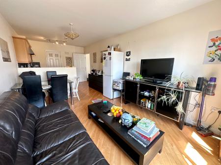 2 bedroom Flat to let in Hampden Gardens, Cambridge, CB1