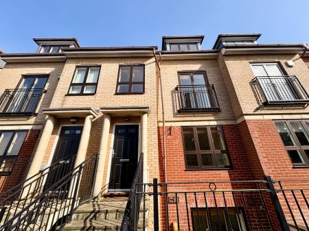 4 bedroom Town house for sale in St Bartholomews Court, Cambridge, Cambridge, CB5